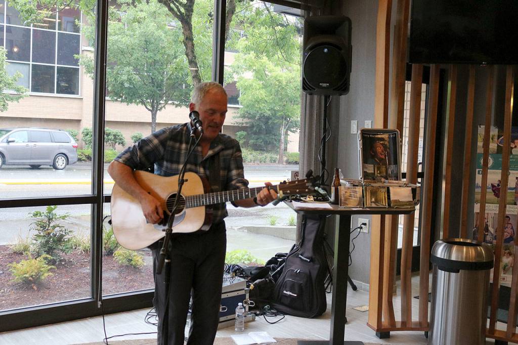Local singer Larry Murante entertained the guests for three hours. Nicole Jennings/staff photo