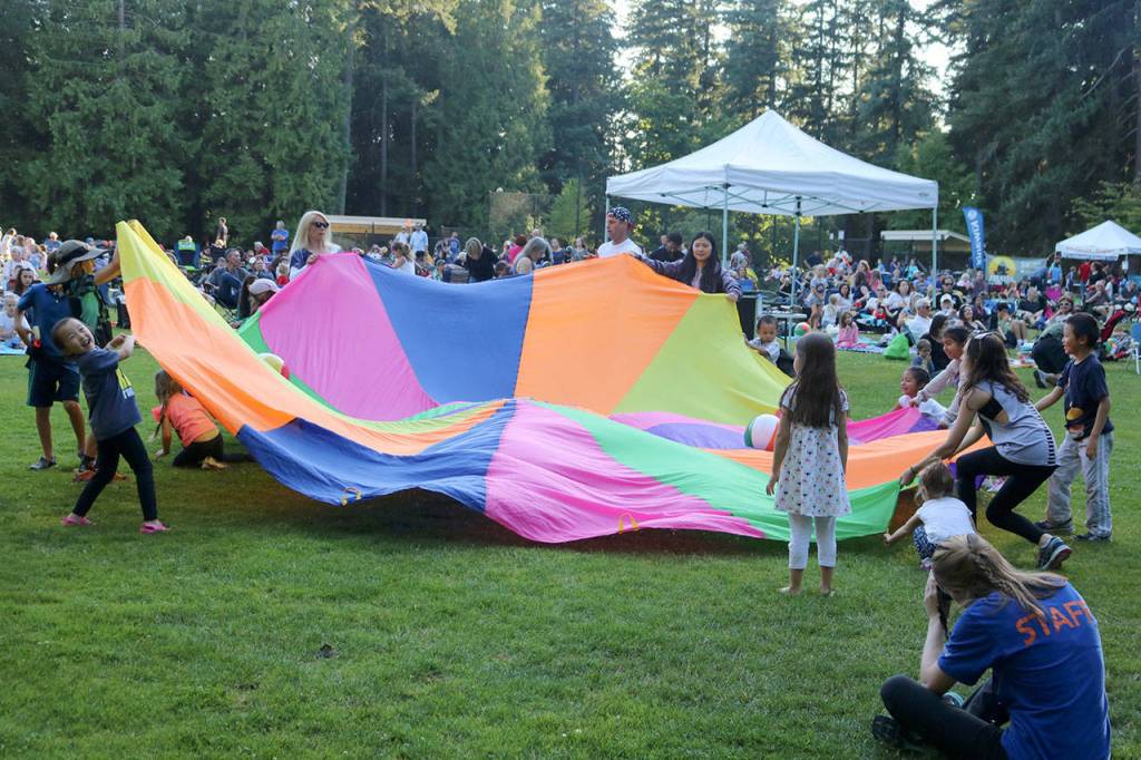 Funaddicts kick off Sammamish’s summer Concerts in the Park | Photos