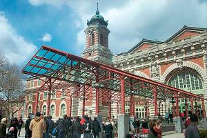 Inglewood eighth-graders immigrate through Ellis Island