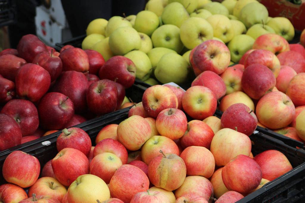 Produce for sale along First Avenue. Nicole Jennings/staff photo