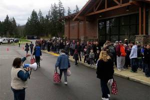 Issaquah church to provide 1,500 free turkeys, bags of groceries on Nov. 18