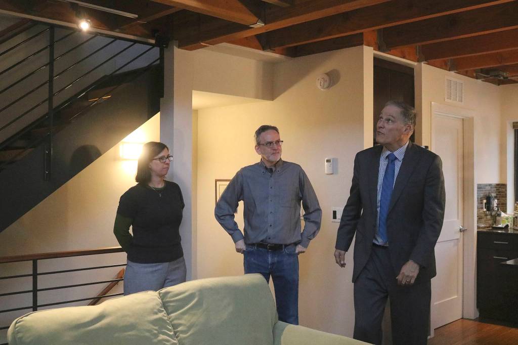 Inslee admires the energy-efficient home. Nicole Jennings/staff photo