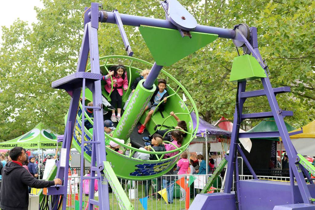 A spinning ride was set up in the park outside of Blakely Hall for Highlands Day. Evan Pappas/Staff Photo