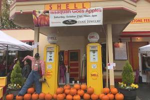 Third annual Issaquah Goes Apples