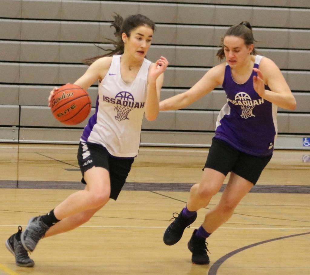 Issaquah forward Erin Schobbe (left) dribbles the ball during a scrimmage at practice on Dec. 2. Benjamin Olson/staff photo