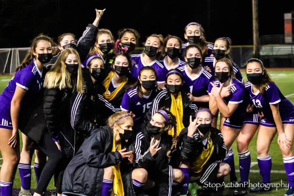 Issaquahs victorious squad. Photo courtesy of Don Borin/ StopActionPhotography
