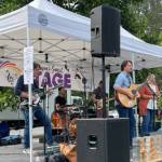 Live music at the 2022 Salmon on Sunset. (Photo by Steve Holland)