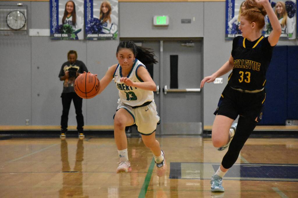 Junior Addison Tran races up the floor. Ben Ray / The Reporter