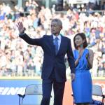 Ichiro lifts his hand to the fans and all attendees at T-Mobile Park. Ben Ray / Sound Publishing