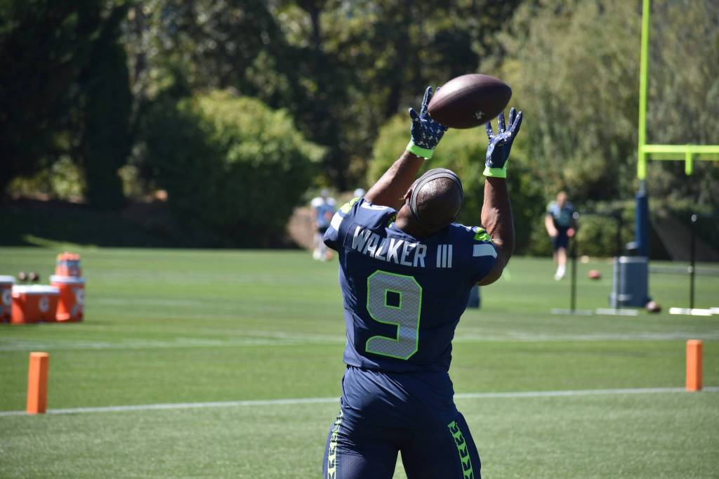 Running Back Kenneth Walker makes an over the shoulder catch in a drill. Ben Ray / Sound Publishing