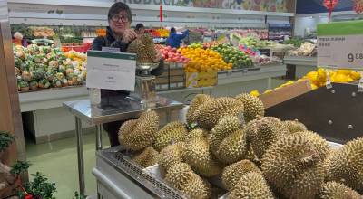 Photos by Mindy Stern 
Durian fruit, ready to be weighed.